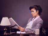 womandesk.jpg
